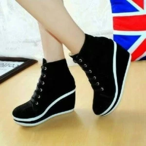 SEPATU BOOT WEDGES LJ04 HITAM