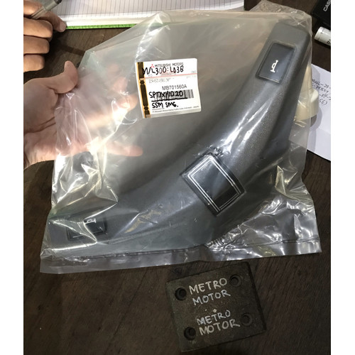 Foto Produk Knop knob klakson mitsubishi L300 diesel ORI KTB tutup setir stir dari MetroMotor
