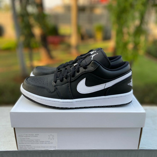 nike air jordan 1 low black and white