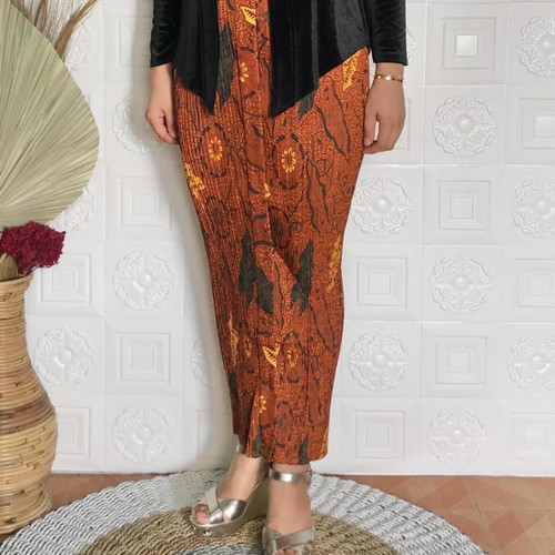 Foto Produk rok plisket motif jokowi merah dari farza olshopp