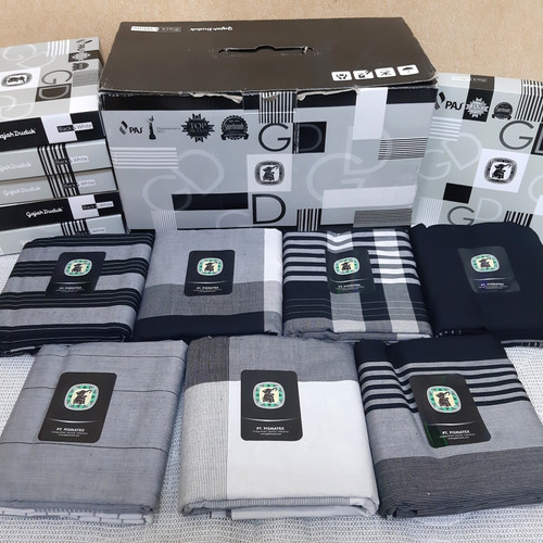 Foto Produk sarung Gajah Duduk Black and white dari NaureenShopee