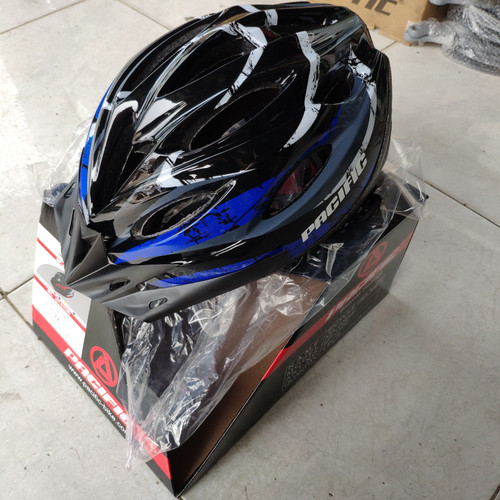 Foto Produk HELM SEPEDA PACIFIC BIRU SUDAH ADA LAMPU BELAKANG (SP-J107) dari sepeda_harapanindah