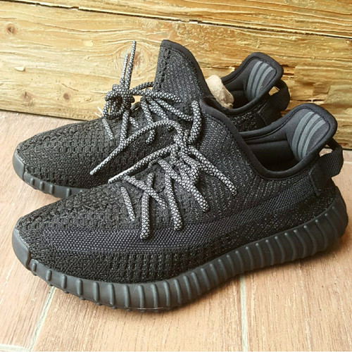 yeezy boost 350 v2 black reflective