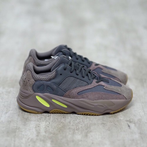 yeezy 700 mauve real