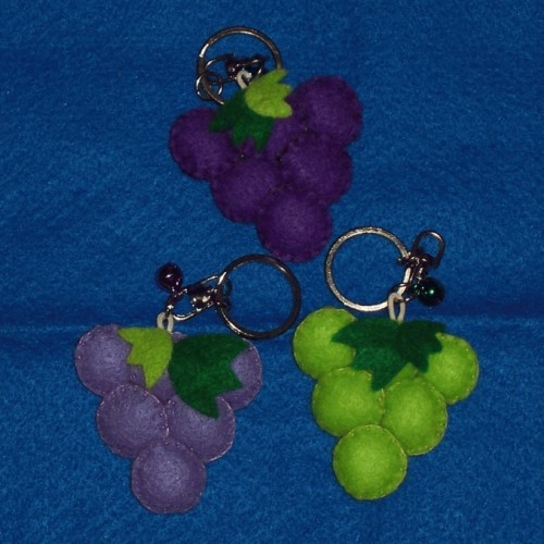 Foto Produk Gantungan Kunci Grape (GK01) dari Flanel Cantik