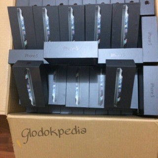 Foto Produk iPhone 5 64gb garansi platinum (black / Silver) dari GlodokPedia