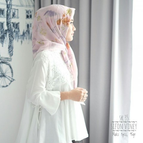 Foto Produk jilbab segiempat//hijab//fine/ poly cotton//pink sk35 dari lil kanaya butik