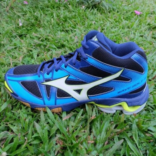 mizuno bolt 4 mid