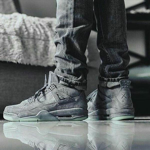 nike kaws 4