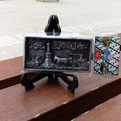 Foto Produk Souvenir Yogyakarta Magnet Kulkas Wisata Malioboro Jogja dari RAFANIA SOUVENIR JOGJA