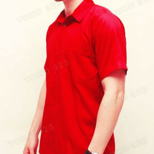 Foto Produk kemeja merah polos pria lengan pendek ada satu saku atau kantong dari juara busana