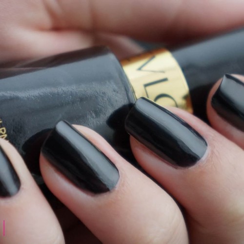 Foto Produk BLACK LINGERIE Kutek Revlon Nail Polish Revlon Nail Enamel 919 dari Pluvio Shop