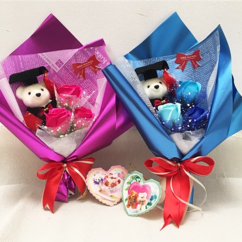 Foto Produk Buket bunga wisuda / Kado wisuda murah / Boneka wisuda 3S+1W dari Onemarketindo