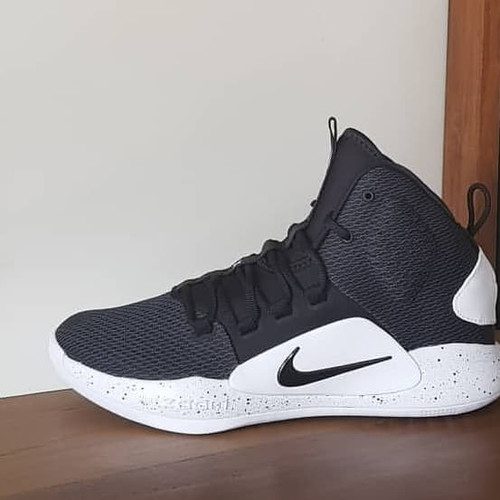 nike white hyperdunks