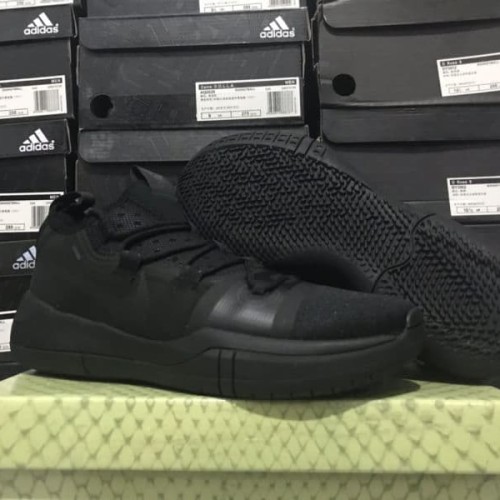 kobe ad exodus triple black