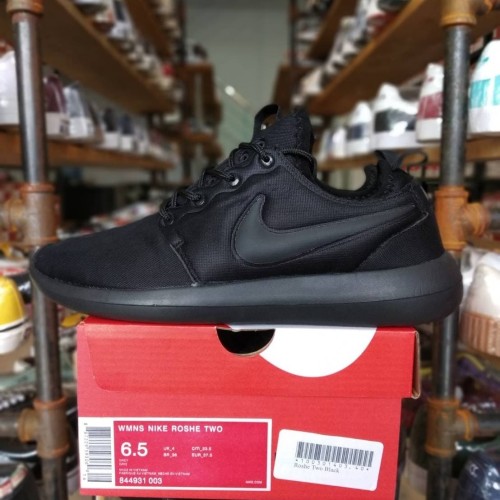 nike roshe run full black