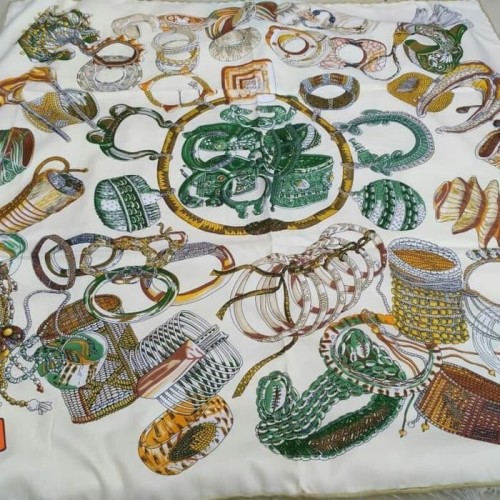 Foto Produk Scarf Hermes Segiempat Kerudung Segi Empat Hijab Segi Empat - Hitam dari AArriess