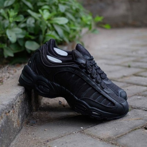 nike air max tailwind 4 triple black
