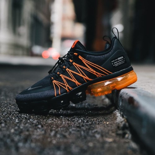 vapormax run utility black orange