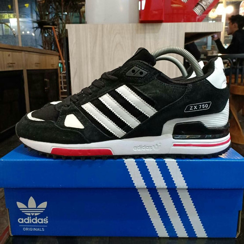 zx 750 black and white