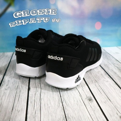 harga adidas falcon ori