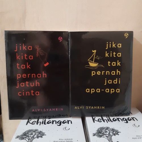 Foto Produk Paket 2 Novel Kita Tak Pernah Jadi Apa - Jika Kita Tak Pernah Jatuh dari Revanda Book Collection