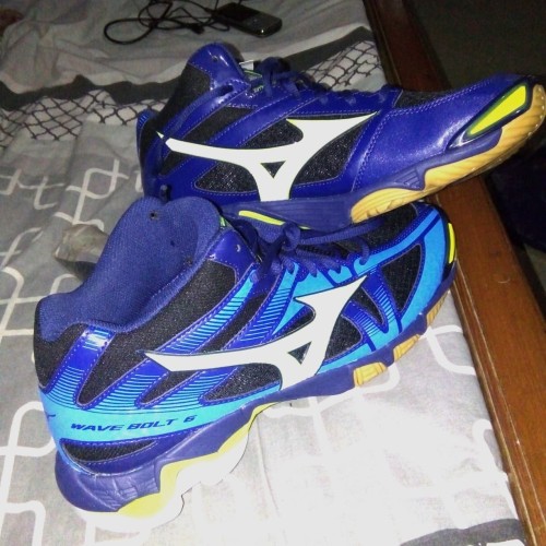 mizuno wave bolt 6 gold