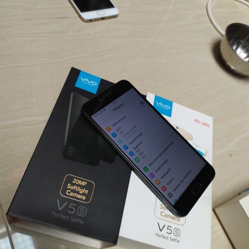 Foto Produk Vivo V5s 4/64GB fullset - Black dari pho pho cell