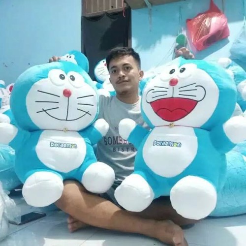 Foto Produk Boneka Doraemon Ukuran Besar Jumbo(75 CM) Bahan Yelvo Kualitas Premium dari Berrbi Collection