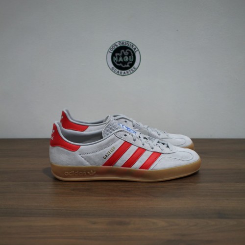 grey and red gazelles