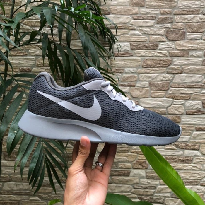 grey nike tanjun trainers