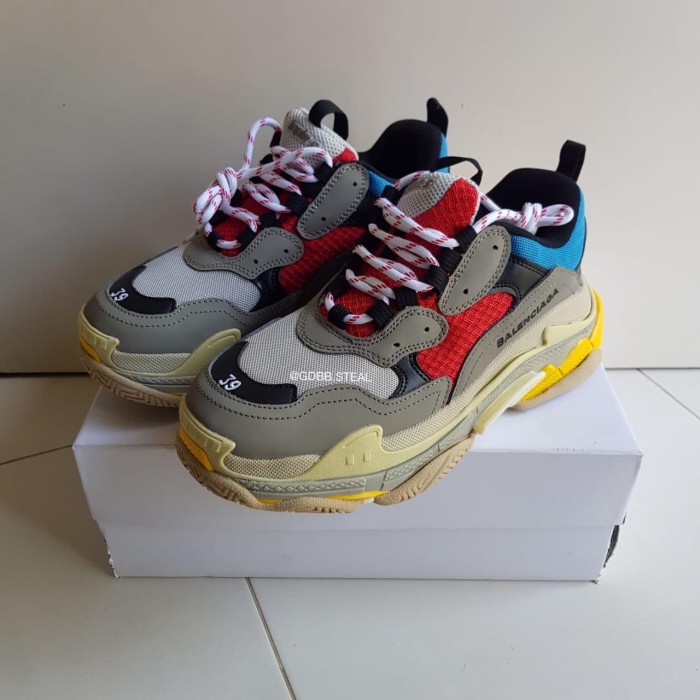 balenciaga triple s og color