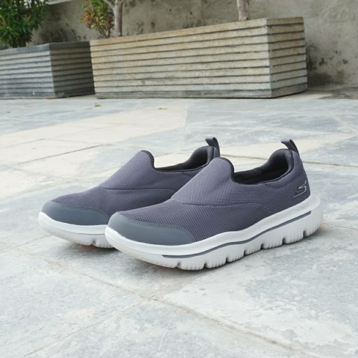 skechers women's go walk evolution ultra rapids sneaker