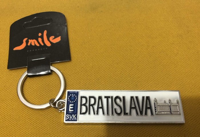 Foto Produk Gantungan Kunci Tulisan Bratislava Slovakia dari Jaxx Traveler