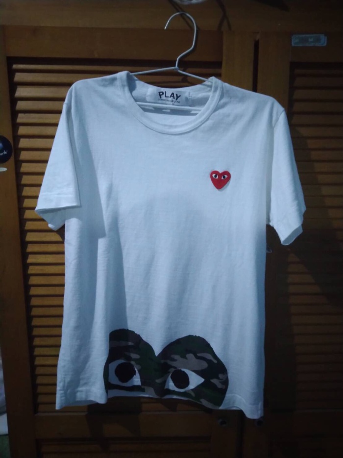 cdg half heart tee