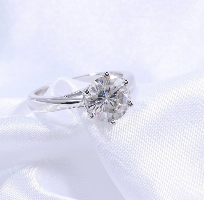 8mm moissanite to carat
