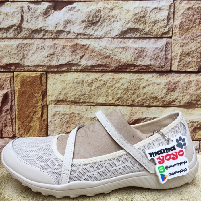 skechers be lite eyes on me