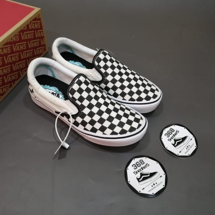 vans checkerboard slip on comfycush