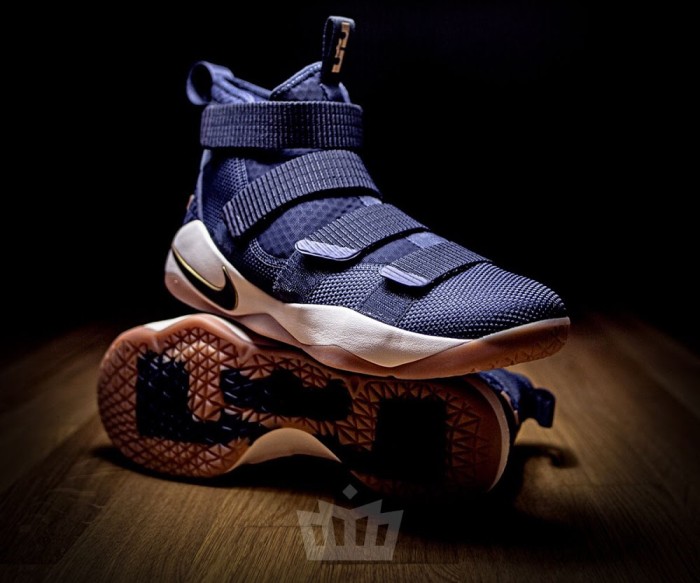 navy lebron soldier 11