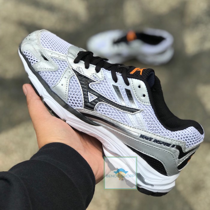 sepatu runing mizuno