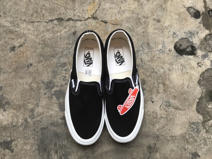 harga vans slip on black