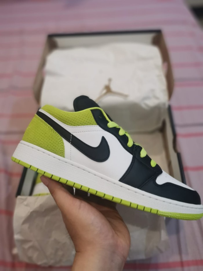 aj1 low cyber green