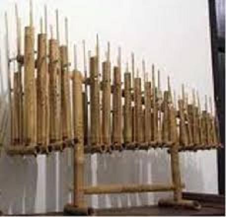 ANGKLUNG BAMBU BALI MODEL RUMAH ADAT TB. alat musik tradisional bambu ANGKLUNG dua oktaf