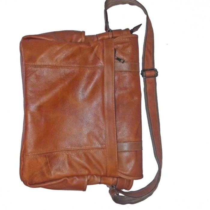Tas Selempang Laptop Kulit Arya Warna Coklat Muda