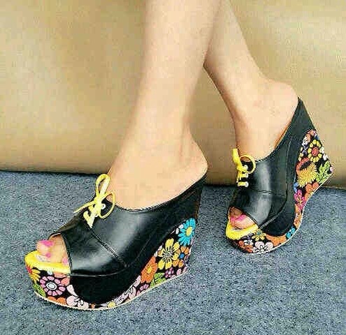 Wedges 13cm Bunga Kulit Flower Sandal Wanita Hitam Black Tali Kuning