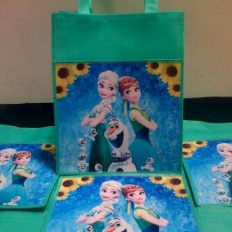 jual tenteng vinil medium frozen kantong tas souvenir goodie bag ultah anak unike accesories jual tenteng vinil medium frozen kantong tas souvenir goodie bag ultah anak unike accesories