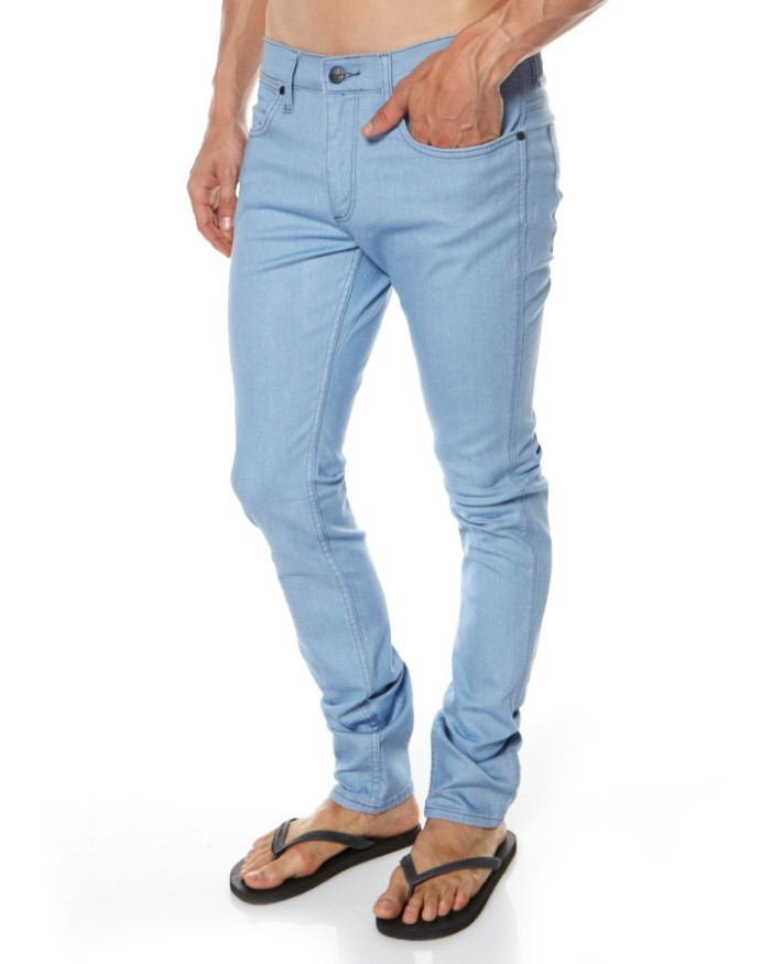 Celana Panjang Jeans Pria Wrangler Skinny/Pensil Bioblitz (Biru Muda)