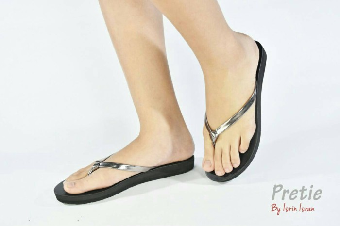 Sandal flat pretie by isrin isran