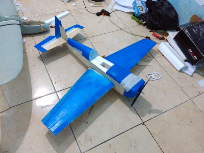 extra 300 rc plane