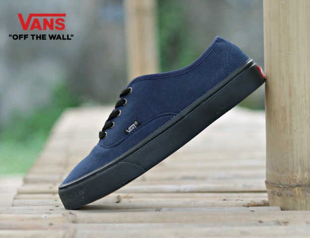vans authentic navy black